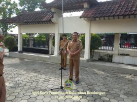 SECARA RUTIN, PEMERINTAH KALURAHAN BENDUNGAN MELAKSANAKAN APEL KERJA 